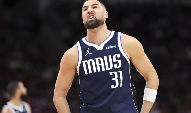 华体会官网入口-佛光照不出来了！克莱替补16分钟手感冰凉11投仅3中&amp;三分5中0