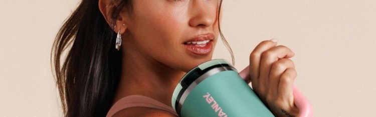 华体会官网入口-商业合作！斯坦利推出安东内拉联名保温杯，售价30美元到60美元