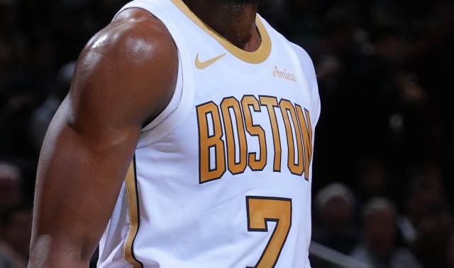 华体会官网APP-独撑！杰伦·布朗29中14得33分7板4助 可惜失误稍多有7次